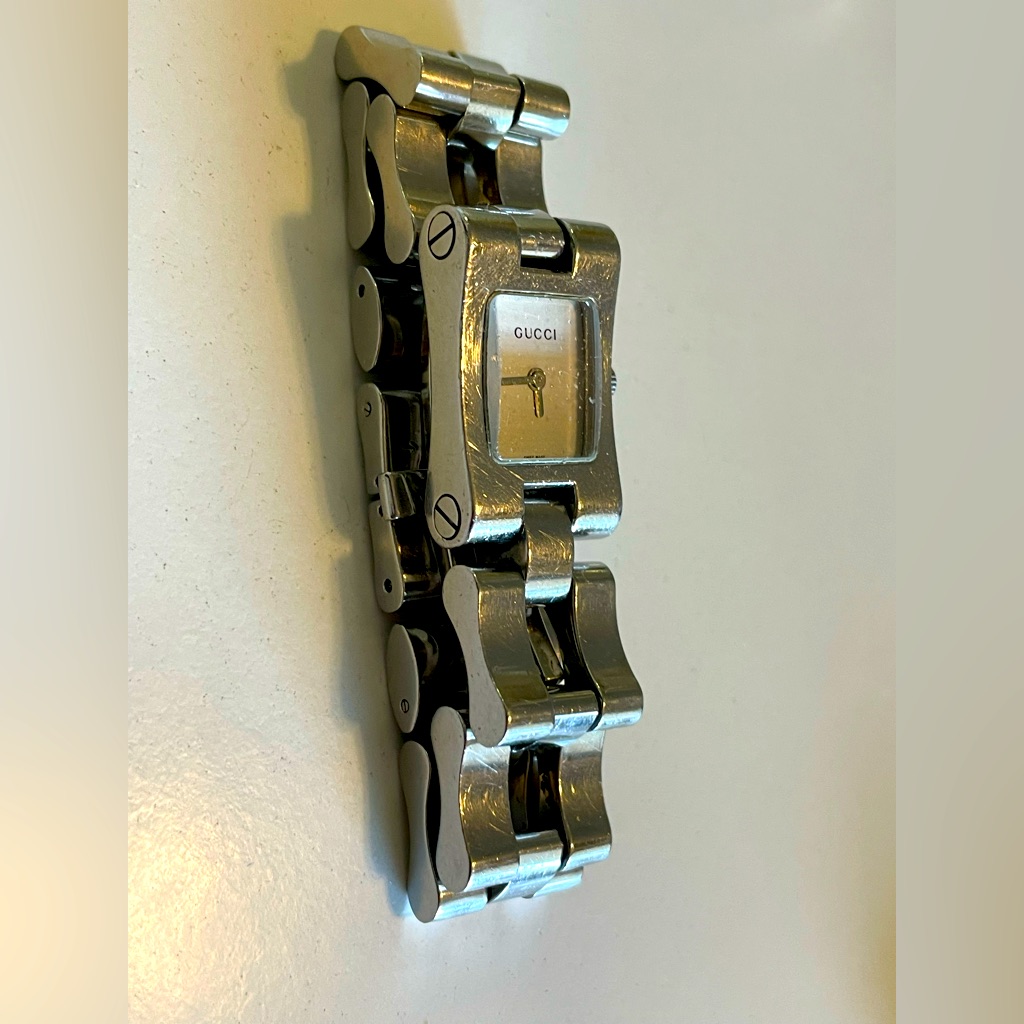 Gucci 2305l Stainless Steel Ladies Watch